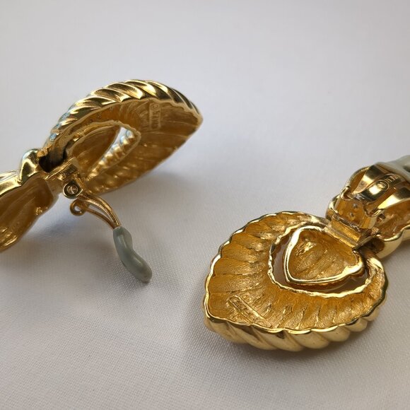 Ciner Door Knocker Gold-Tone Vintage Clip-On Earrings - Picture 6 of 7